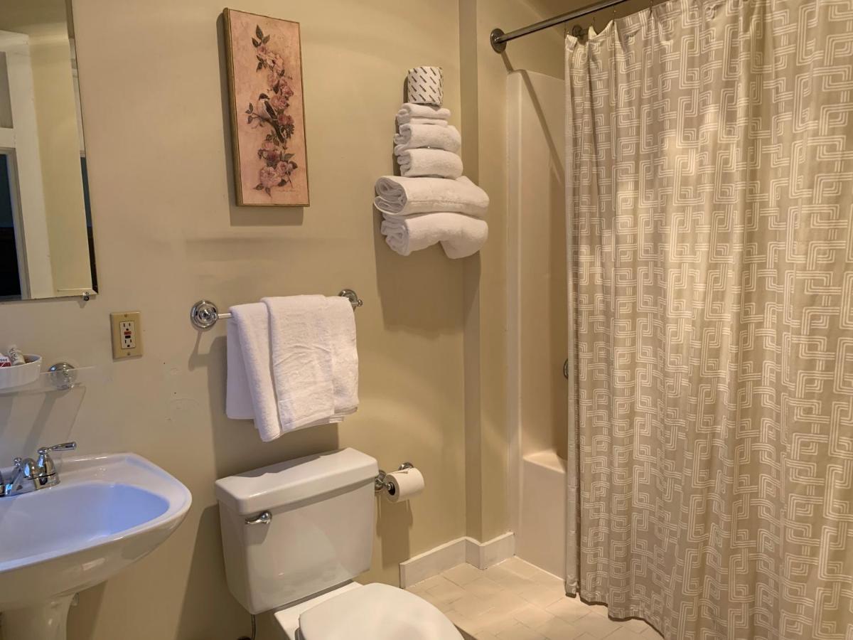 Superior Queen Room at Woodbridge Inn & Tavern