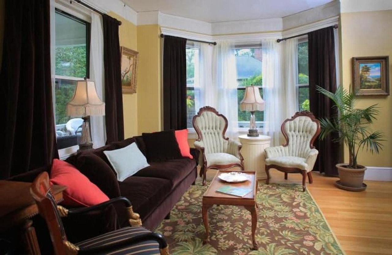 | The Lion and the Rose Bed and Breakfast