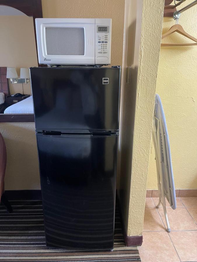 | Nendels Inn & Suites Dodge City Airport
