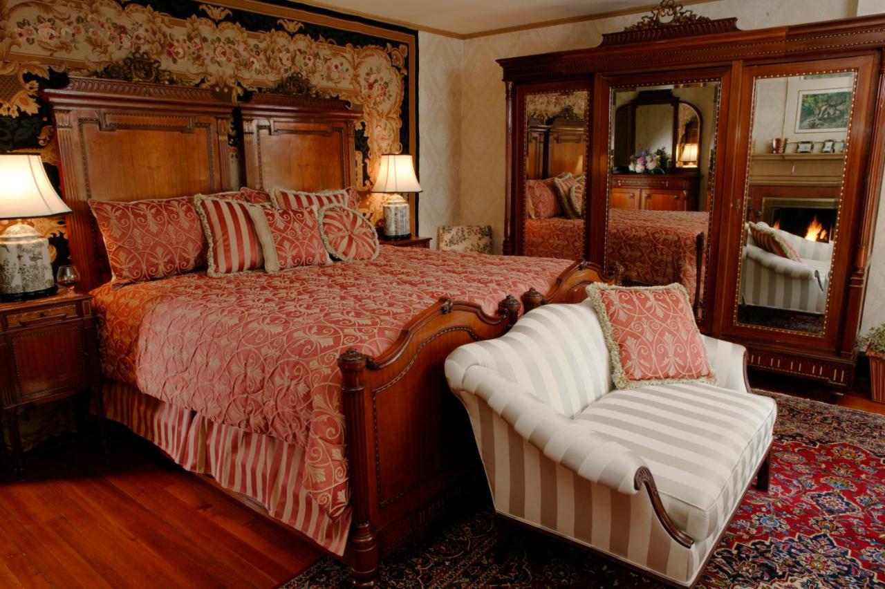 | Cameron Estate Inn