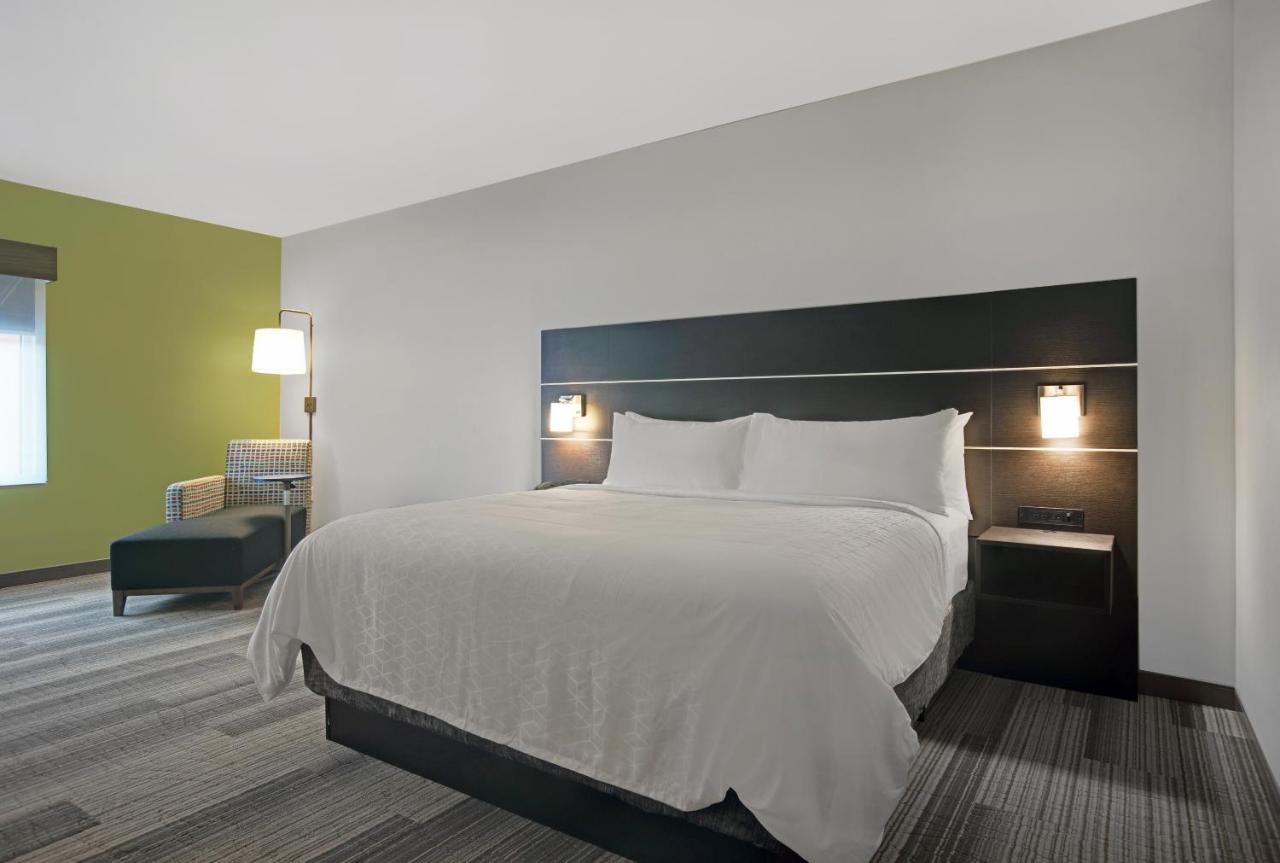 | Holiday Inn Express - Milwaukee Downtown, an IHG Hotel