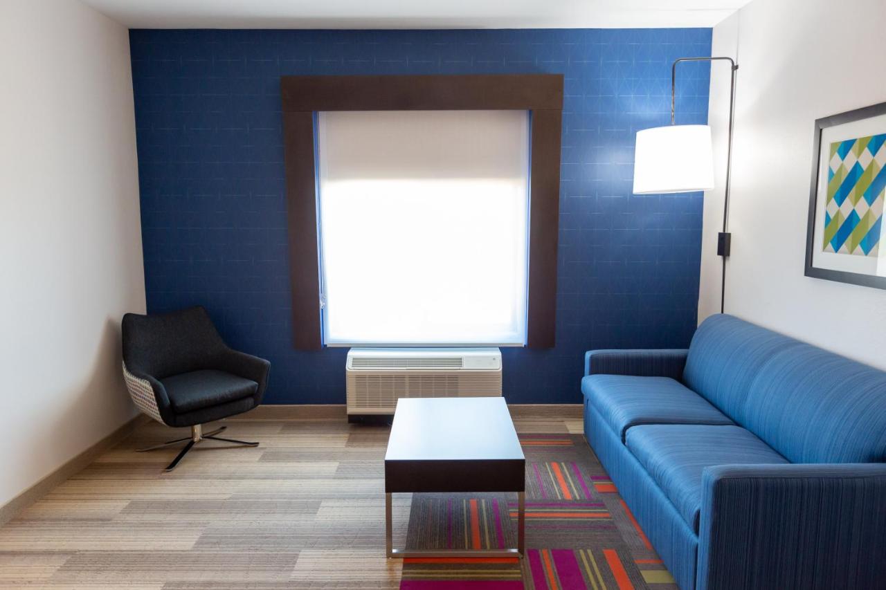 Double Suite - Mobility Access Tub/Non-Smoking at Holiday Inn Express & Suites Kingfisher, an IHG Hotel