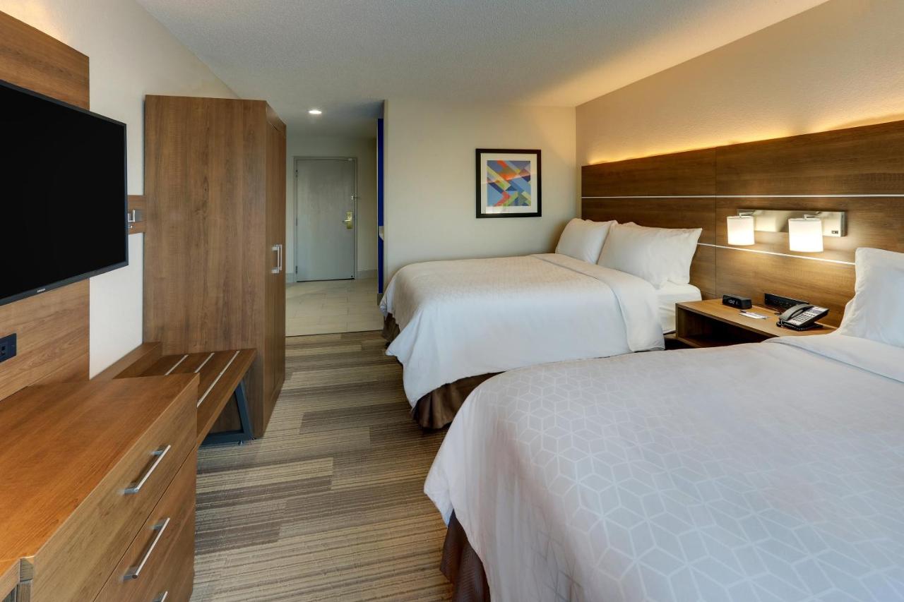 Queen Room with Two Queen Beds - Mobility Access Tub/Non-Smoking at Holiday Inn Express Cincinnati North - Monroe, an IHG Hotel