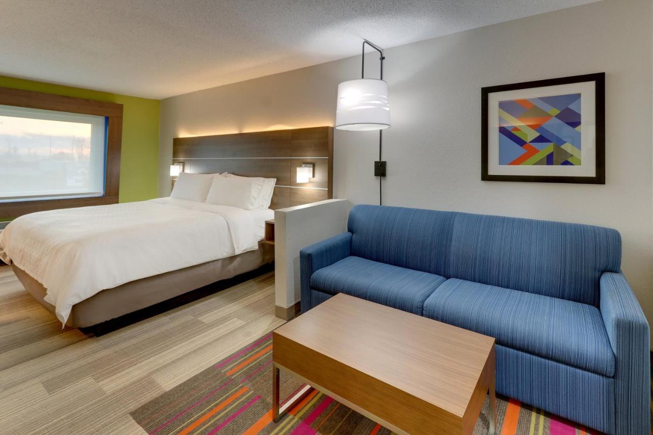 King Suite - Non-Smoking at Holiday Inn Express Cincinnati North - Monroe, an IHG Hotel