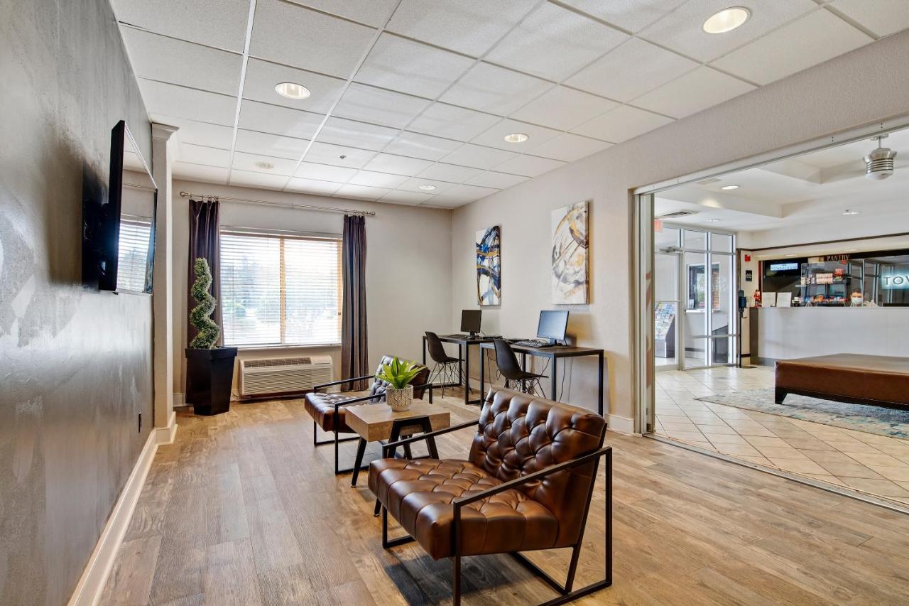  | OYO Townhouse Orlando West