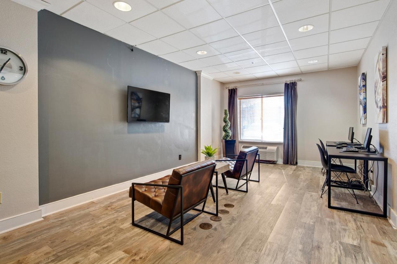  | OYO Townhouse Orlando West