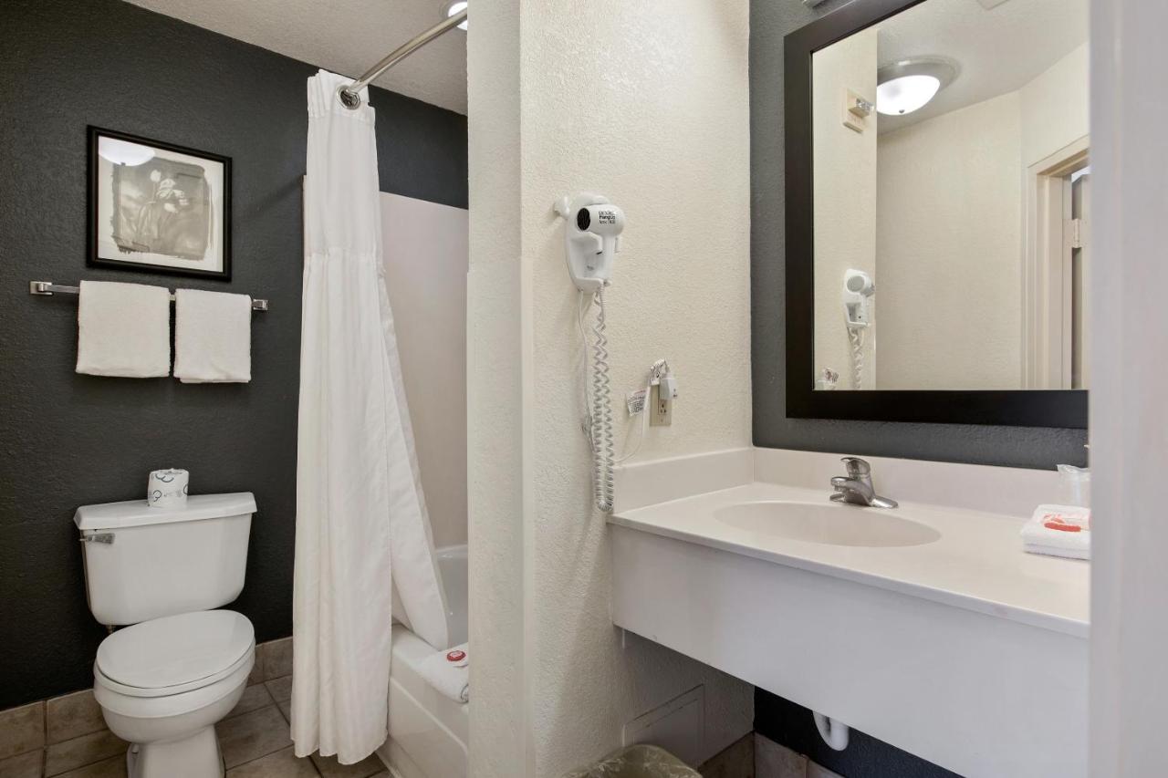  | OYO Townhouse Orlando West