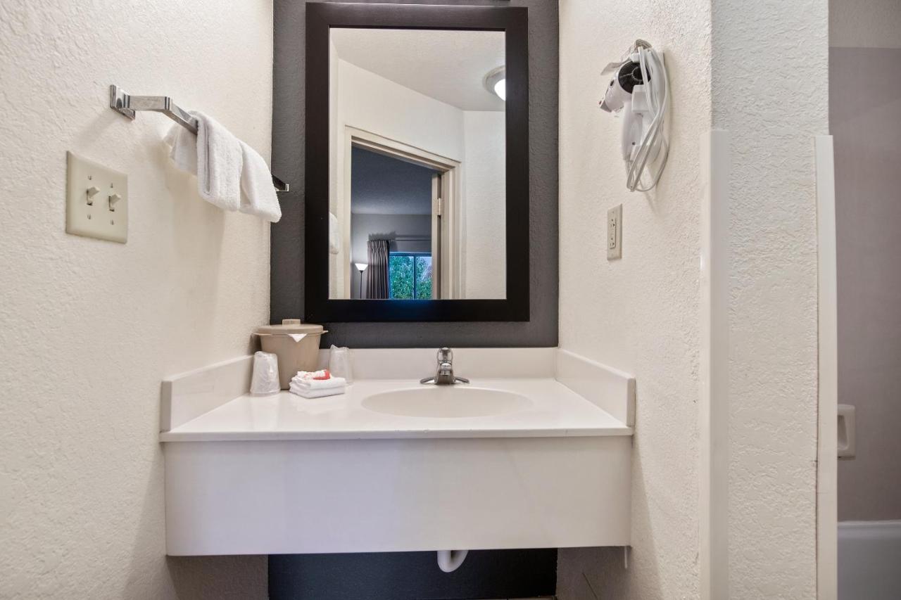  | OYO Townhouse Orlando West