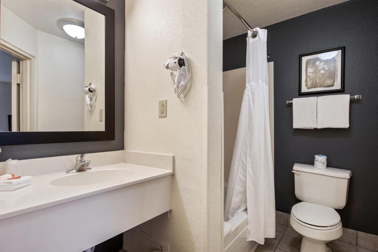  | OYO Townhouse Orlando West