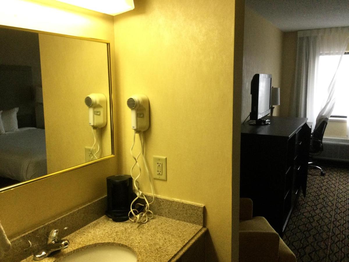 Queen Room with Two Queen Beds- Non-Smoking at Baymont by Wyndham Bridgeport/Frankenmuth