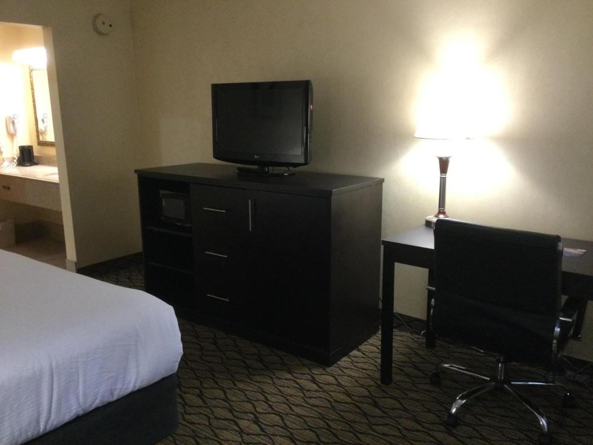 King Room - Non-Smoking at Baymont by Wyndham Bridgeport/Frankenmuth