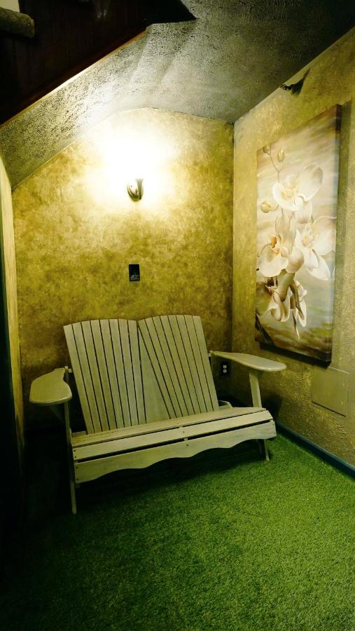 Queen Suite at Hotel Frankfort & Restaurant