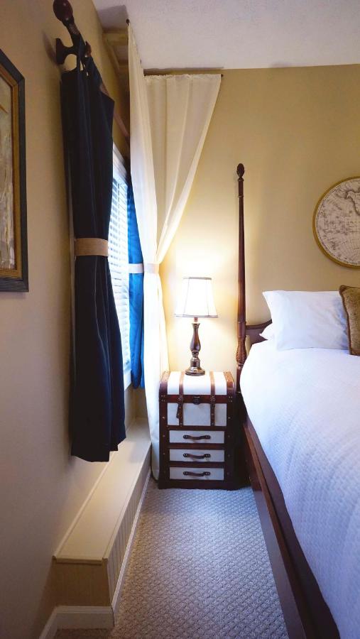 Queen Suite at Hotel Frankfort & Restaurant