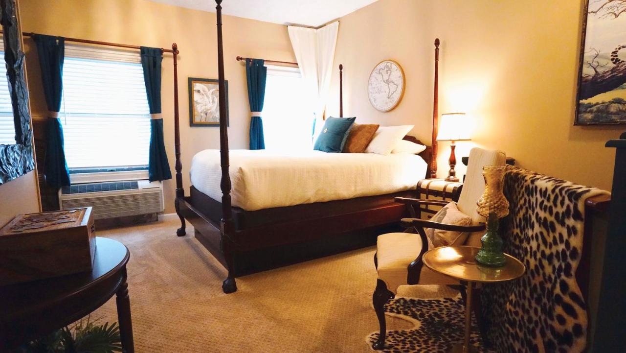 Queen Suite at Hotel Frankfort & Restaurant