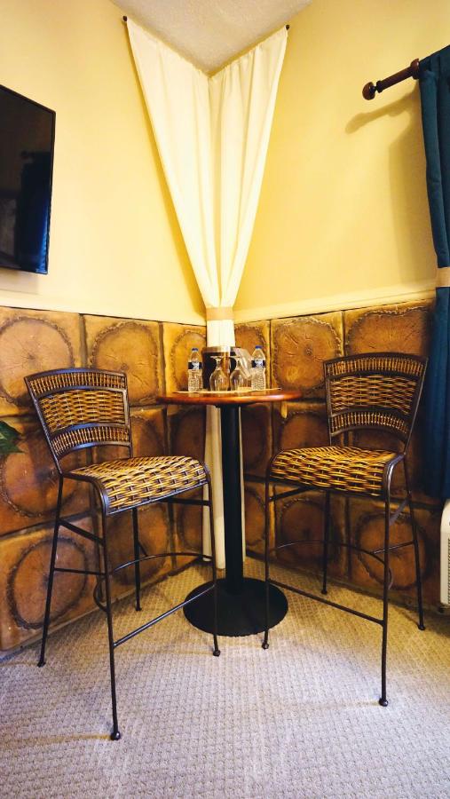 Queen Suite at Hotel Frankfort & Restaurant