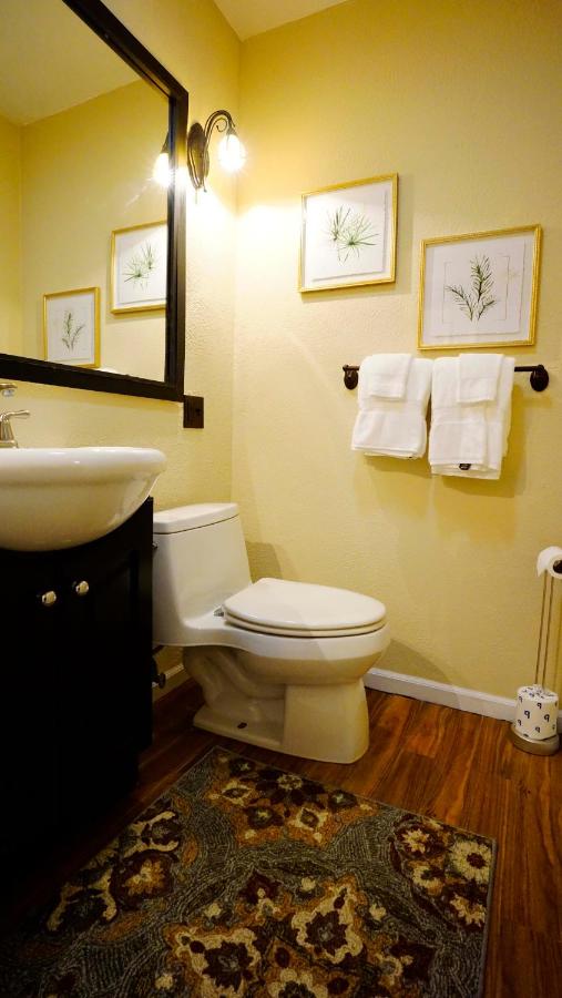 Queen Suite at Hotel Frankfort & Restaurant