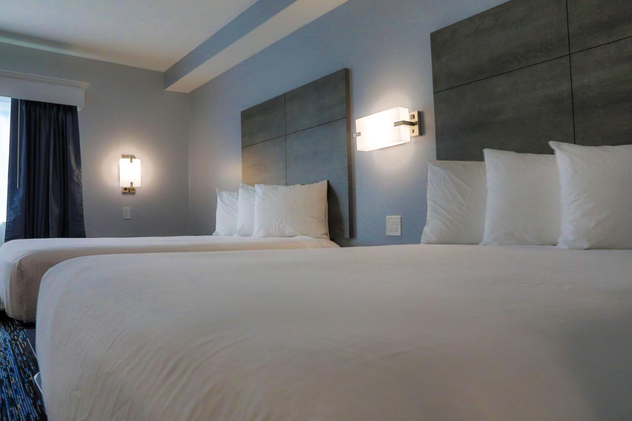 Queen Suite at Home Inn and Suites Olive Branch
