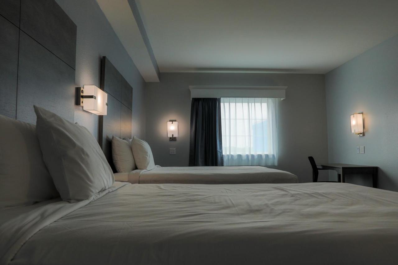 Queen Suite at Home Inn and Suites Olive Branch