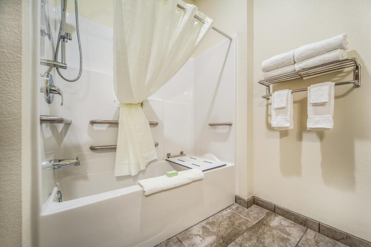 | Cobblestone Hotel & Suites - Cozad