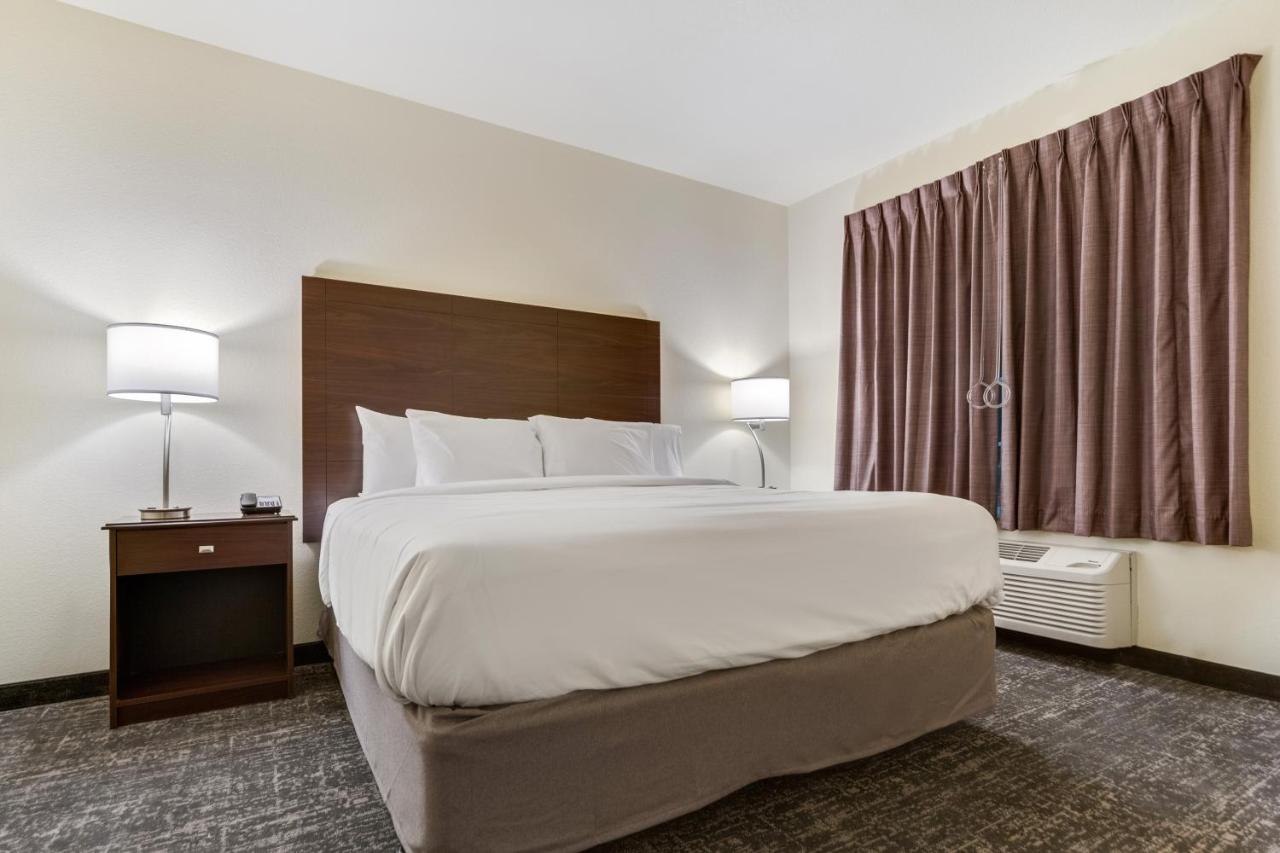 | Cobblestone Hotel & Suites - Cozad