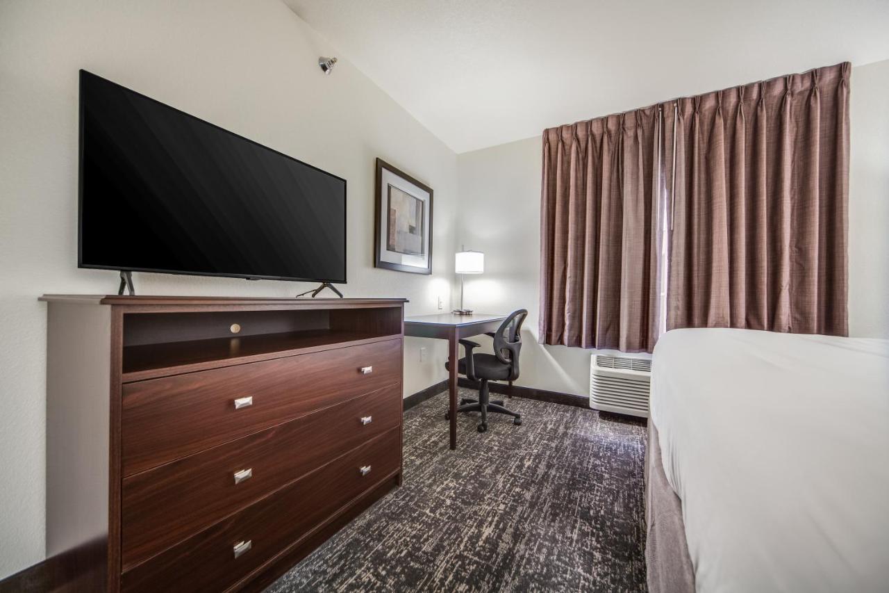 | Cobblestone Hotel & Suites - Cozad
