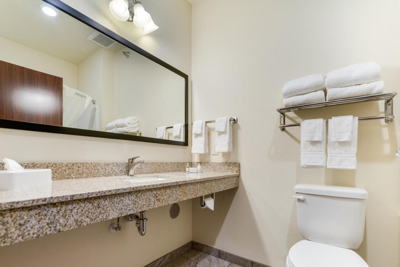 | Cobblestone Hotel & Suites - Cozad