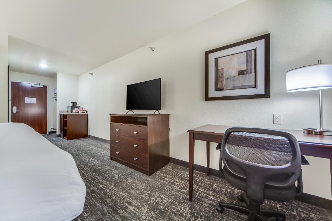 | Cobblestone Hotel & Suites - Cozad