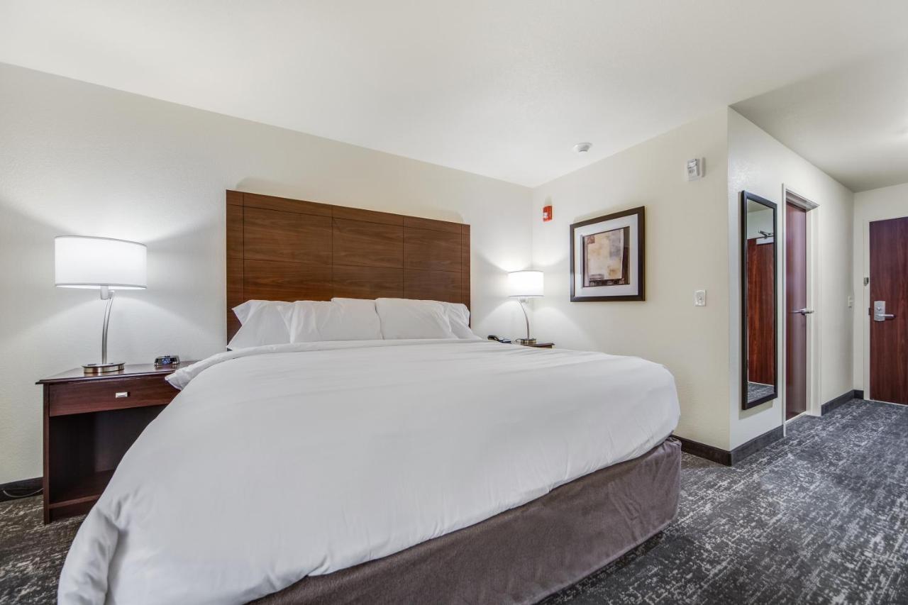 | Cobblestone Hotel & Suites - Cozad