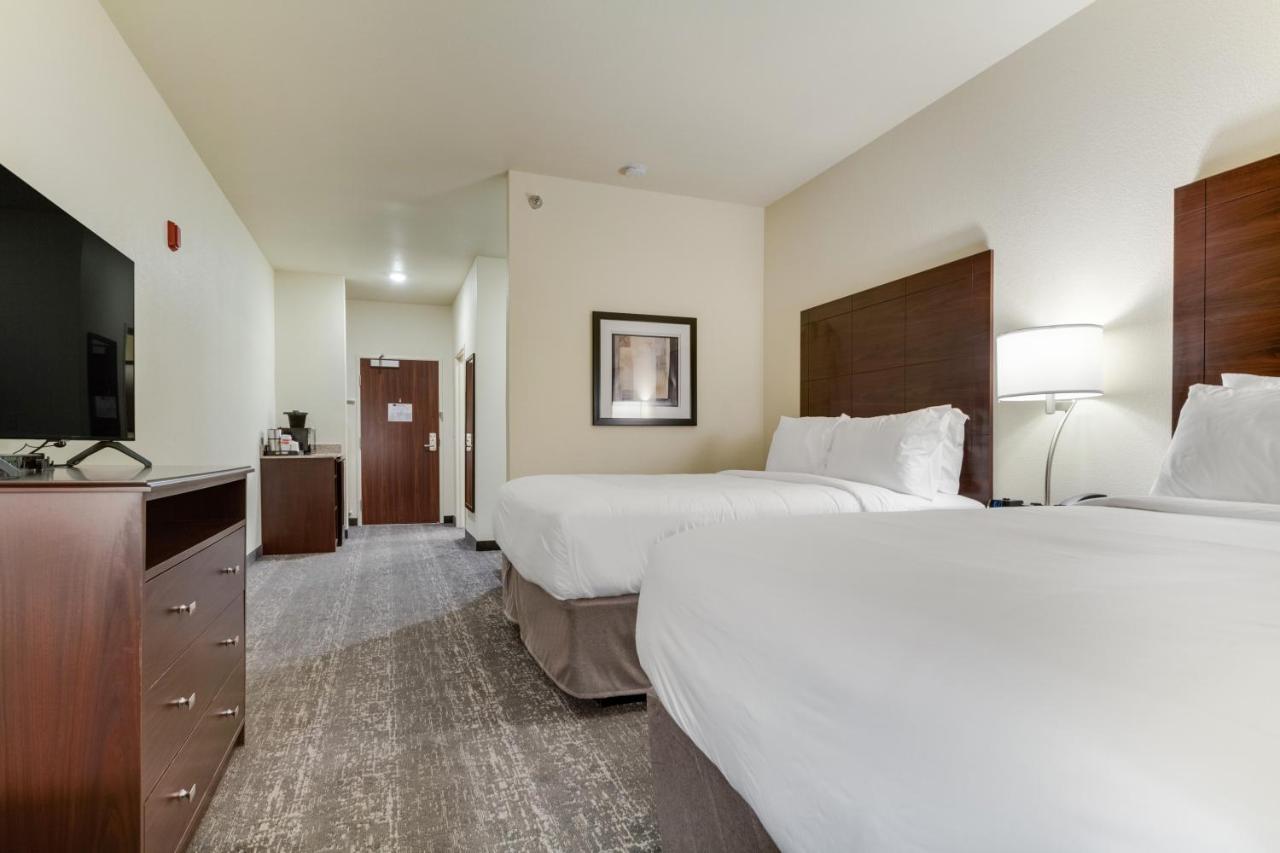 | Cobblestone Hotel & Suites - Cozad