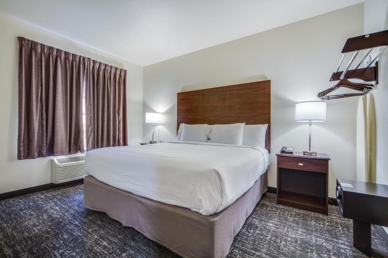 | Cobblestone Hotel & Suites - Cozad