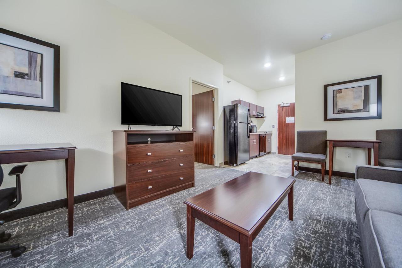 | Cobblestone Hotel & Suites - Cozad