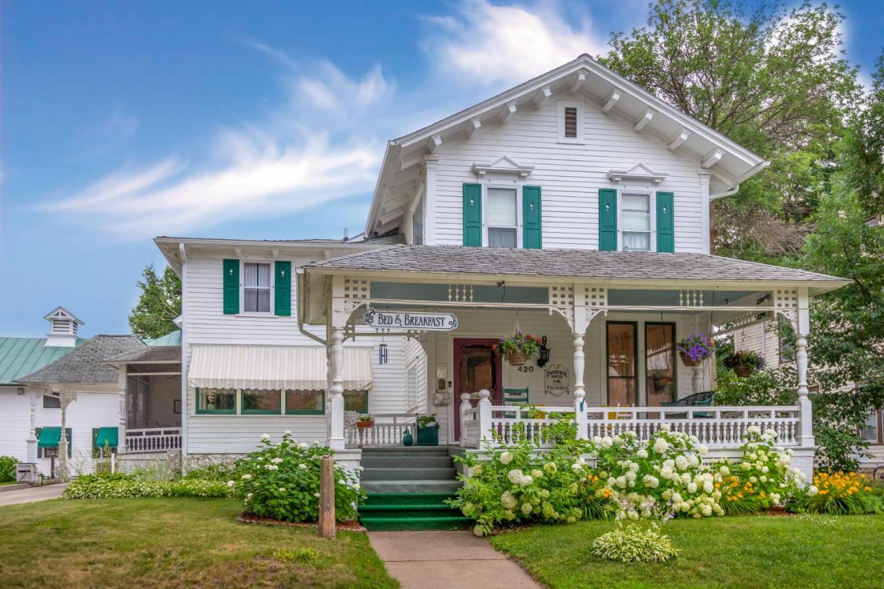 | Carriage House Bed & Breakfast