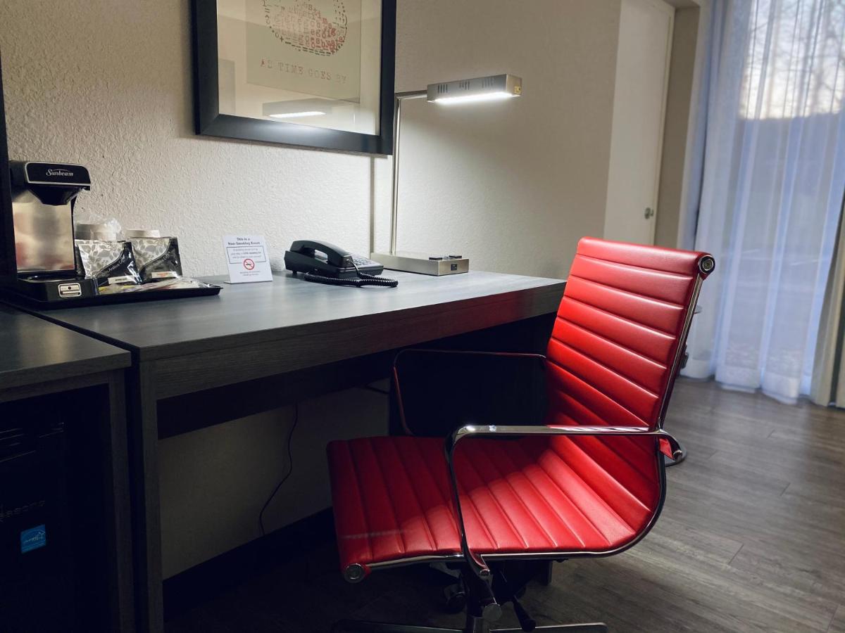 | Ramada by Wyndham Windsor Locks