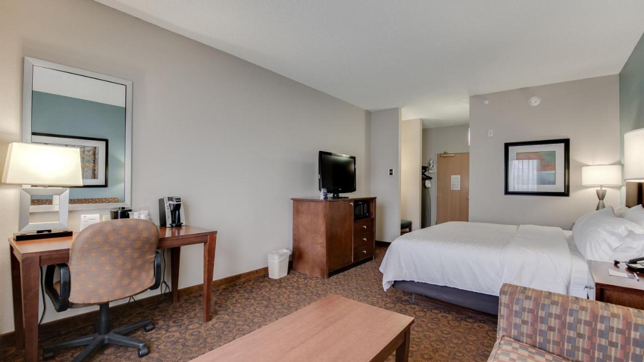  | Holiday Inn Express and Suites St. Cloud, an IHG Hotel