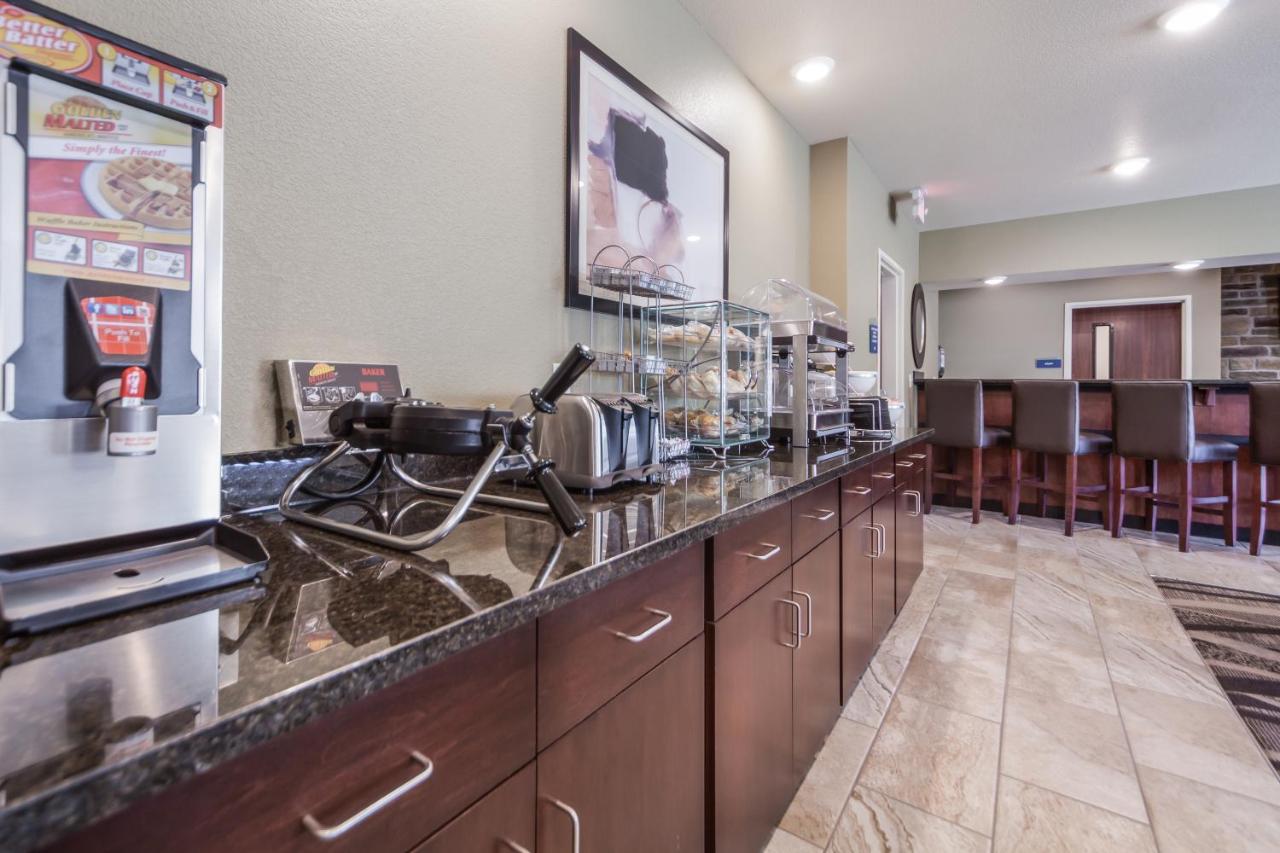 | Cobblestone Inn & Suites - Holdrege
