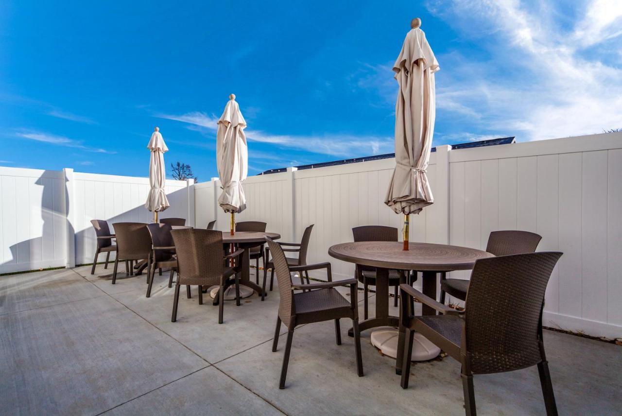 | Cobblestone Inn & Suites - Holdrege