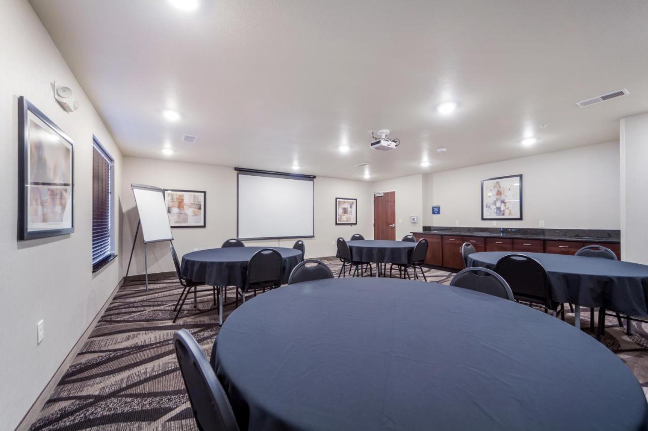 | Cobblestone Inn & Suites - Holdrege
