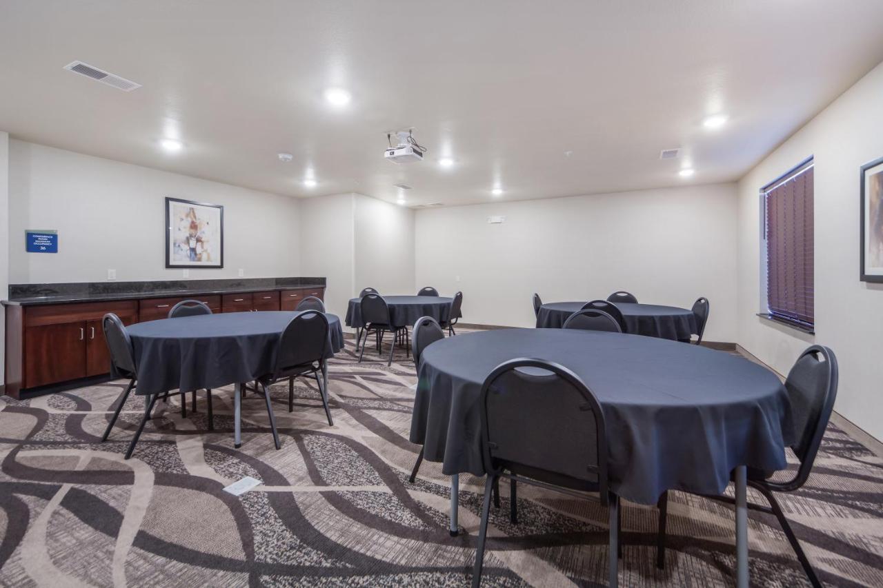 | Cobblestone Inn & Suites - Holdrege