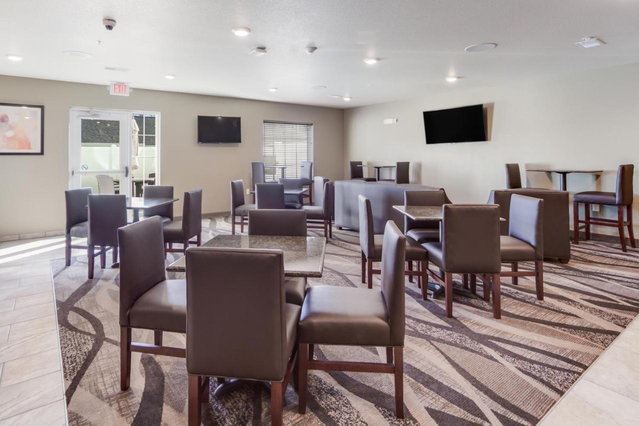 | Cobblestone Inn & Suites - Holdrege