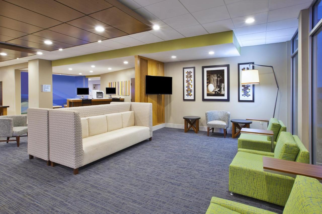 | Holiday Inn Express & Suites - Parkersburg East, an IHG Hotel