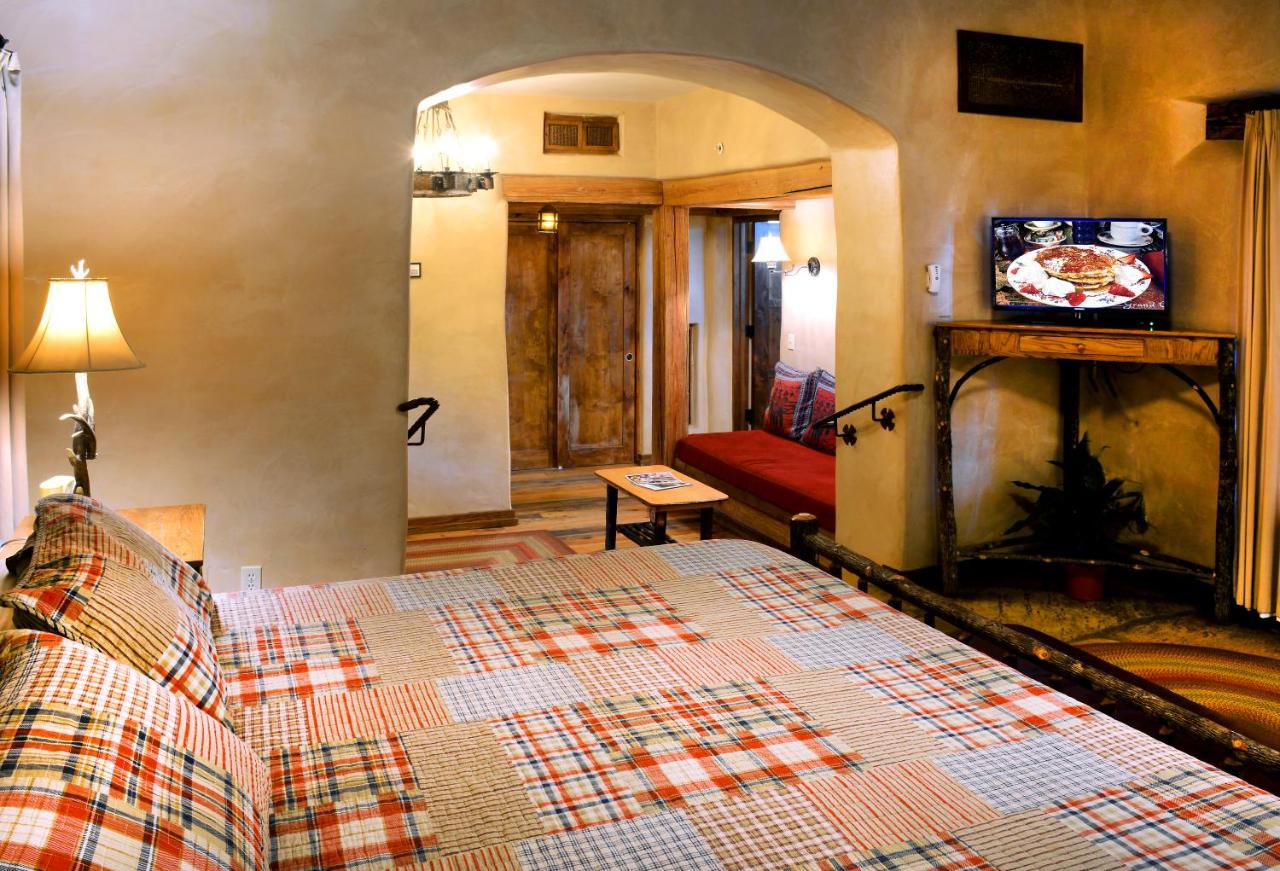 Deluxe King Room at El Portal Sedona Hotel