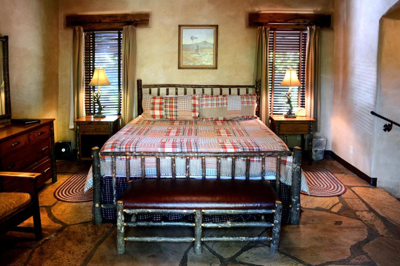 Deluxe King Room at El Portal Sedona Hotel
