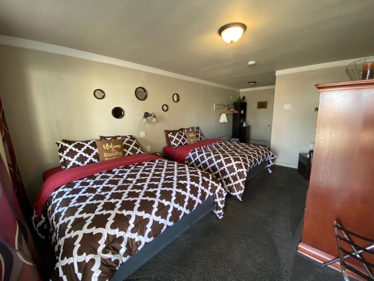 | Roundtop Mountain Vista - Cabins and Motel
