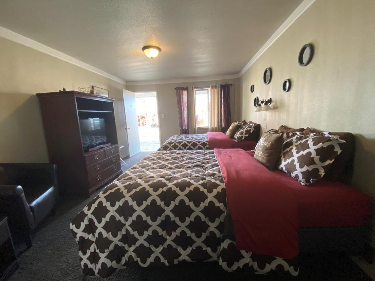 | Roundtop Mountain Vista - Cabins and Motel