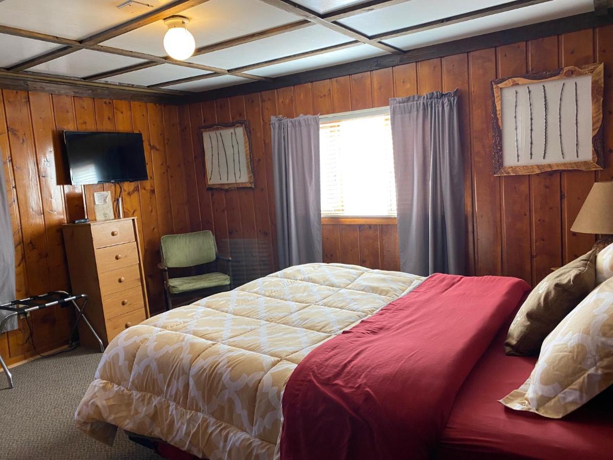 | Roundtop Mountain Vista - Cabins and Motel