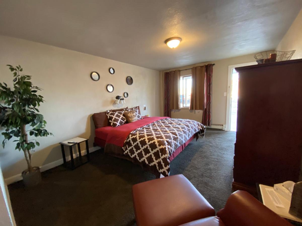 | Roundtop Mountain Vista - Cabins and Motel