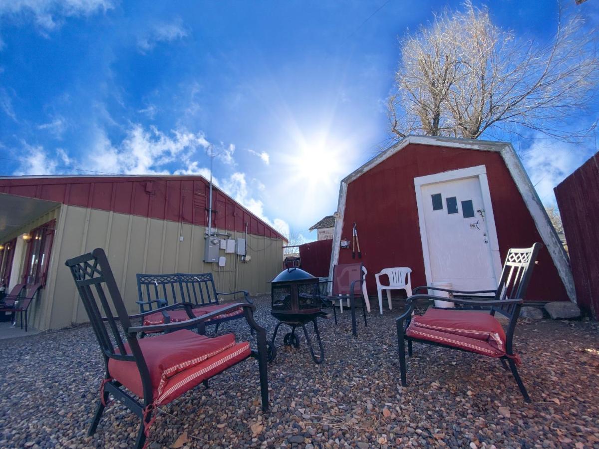 | Roundtop Mountain Vista - Cabins and Motel