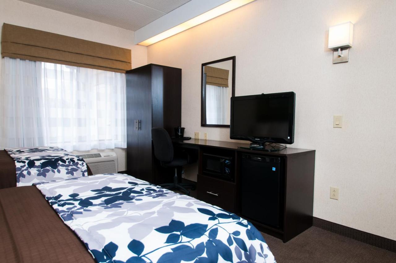 Double Room with Two Double Beds - Non-Smoking at Sleep Inn Carlisle South
