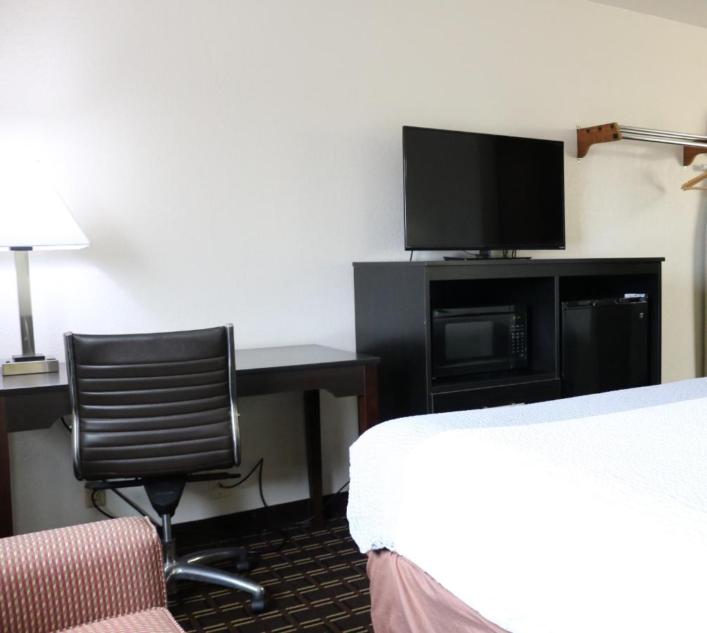 Queen Room - Non-Smoking at Super 8 by Wyndham La Crosse
