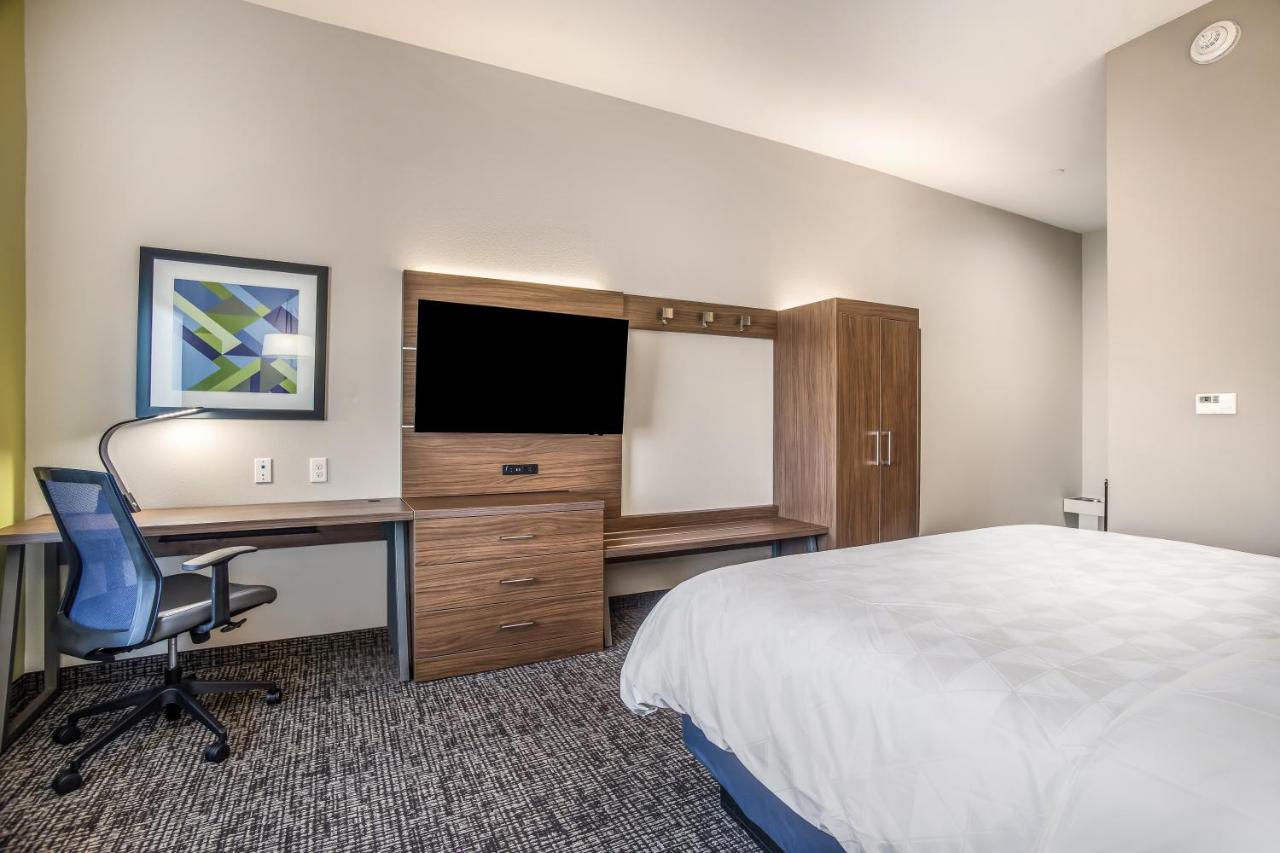 | Holiday Inn Express & Suites Tulsa East - Catoosa, an IHG Hotel